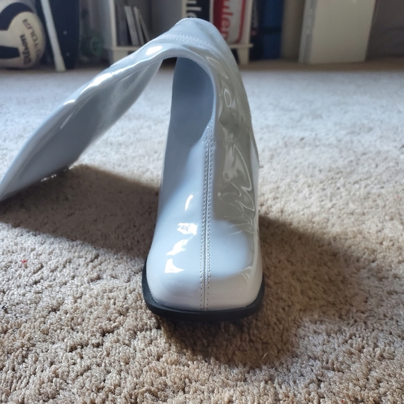 White boots - Picture 4 of 5